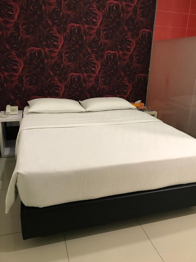 Goody Hotel Johor Bahru Buitenkant foto