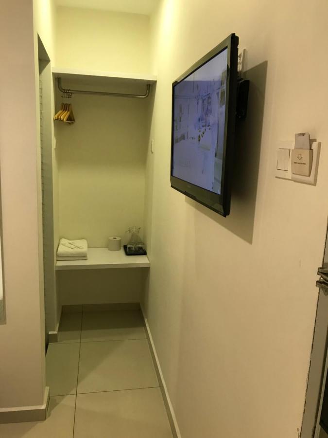 Goody Hotel Johor Bahru Buitenkant foto