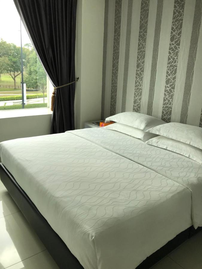 Goody Hotel Johor Bahru Buitenkant foto