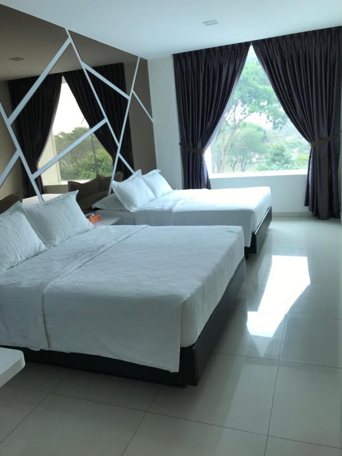 Goody Hotel Johor Bahru Buitenkant foto