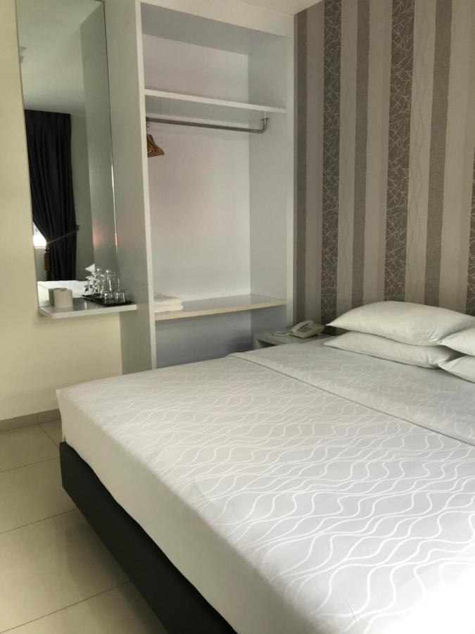 Goody Hotel Johor Bahru Buitenkant foto