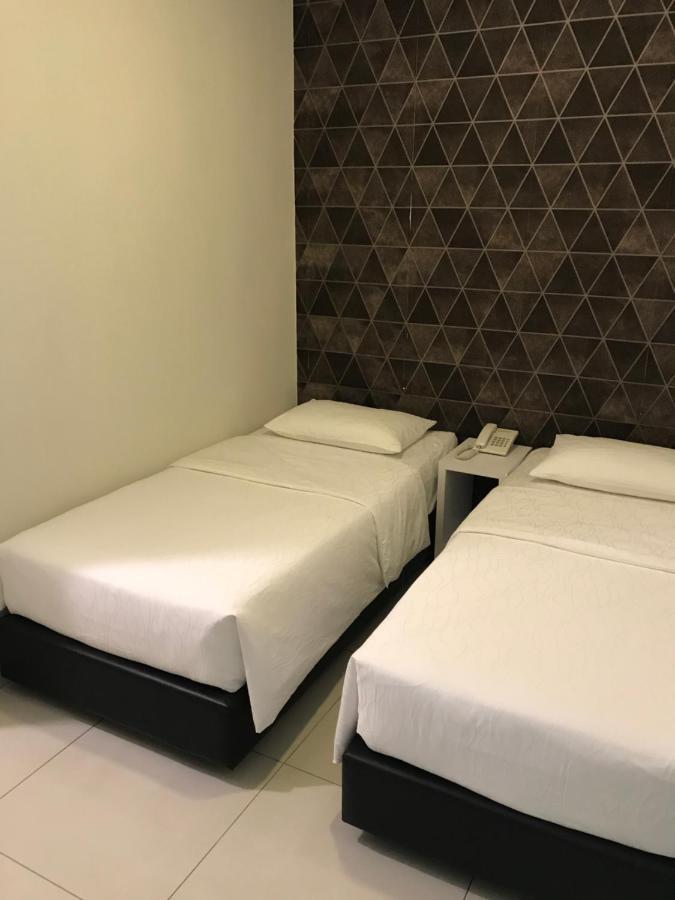 Goody Hotel Johor Bahru Buitenkant foto