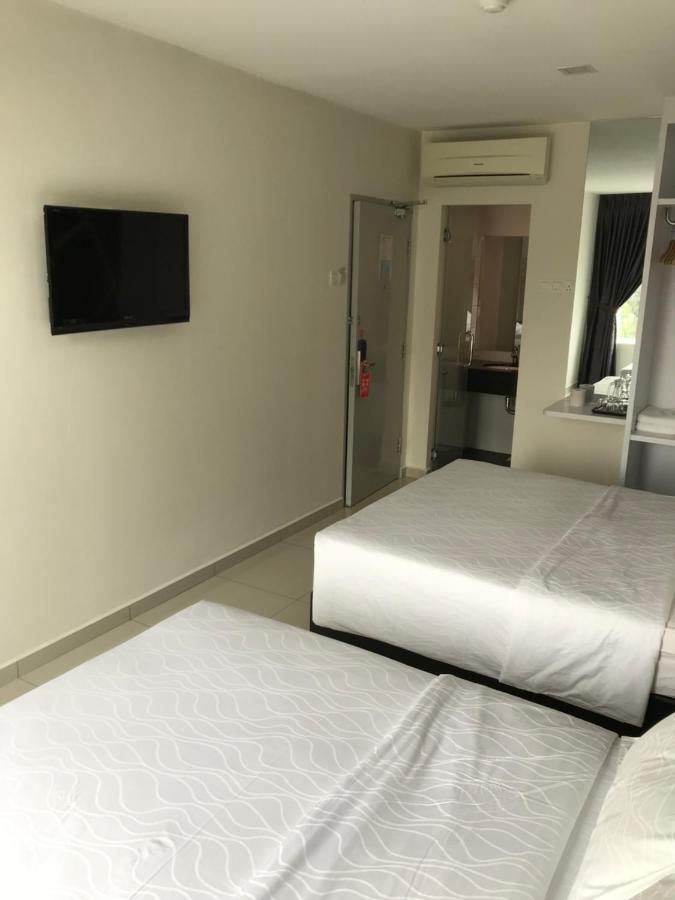 Goody Hotel Johor Bahru Buitenkant foto